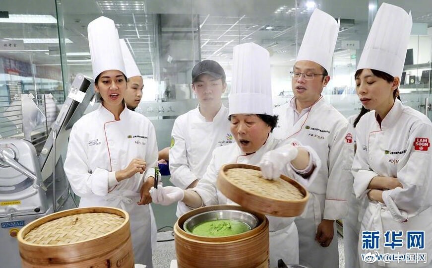 暫居得分榜第一！??濃眉開(kāi)季三場(chǎng)場(chǎng)均34分11板3.3助1.7斷2.3帽